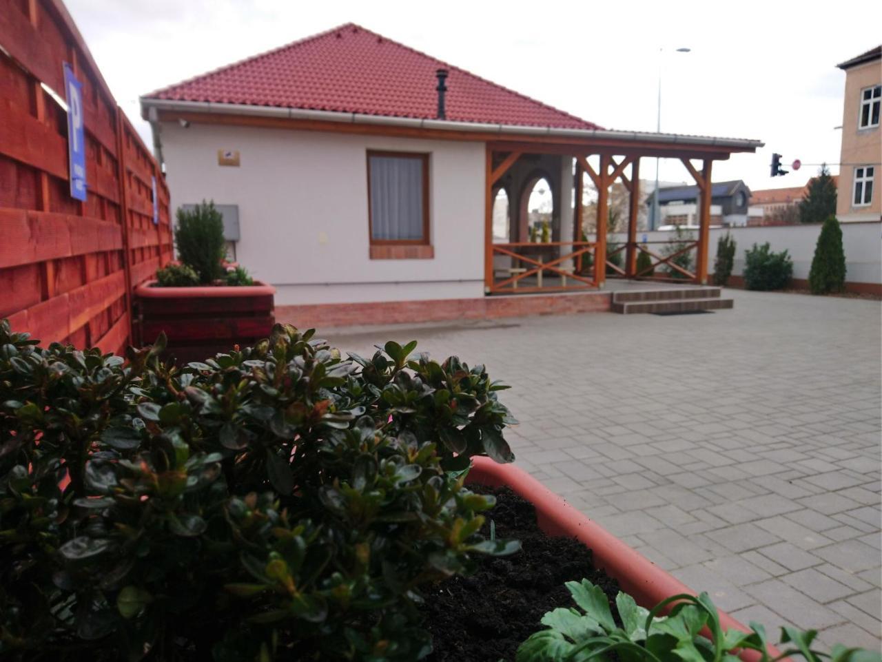 Pizza Tábor Apartman Miskolc Exterior foto